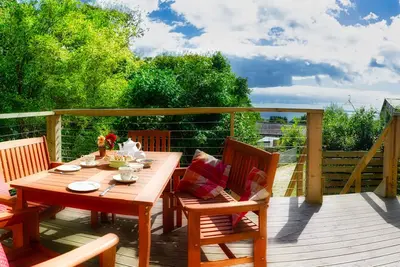 Image de Magnifique chalet surplombant la magnifique baie des monts, jardin privé et parking.