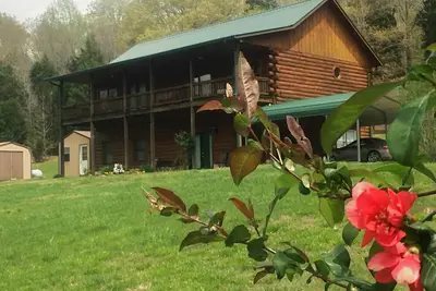 Image de Peaceful Hills Cabin sur 97 Acres - Propre, Famille, paisible et tranquille!