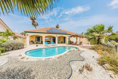 Image de Belle villa avec piscine sur la communauté de golf fermée de 24 heures