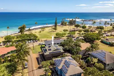 Image de Vue sur l'océan en bord de mer de Poipu, la maison la plus proche et la plus grande, à 100 pieds