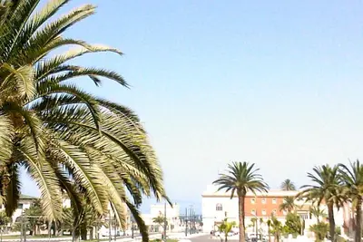 Image de En face de la plage Wi-Fi gratuit.