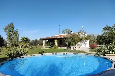 Image de Villa isolée avec piscine non partagée (juin-septembre) entourée d'un hectare d'oliviers