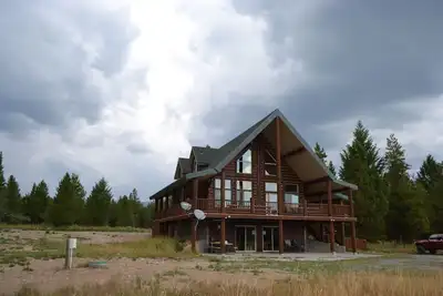 Image de Outland Meadows Lodge près de Yellowstone Park. Vos vacances de rêve! !