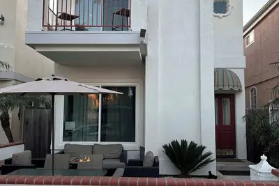 Image de (# 253) Emplacement privilégié 4 ch 3. 5 salles de bain sur le premier bloc des marches de la plage de la rue Main