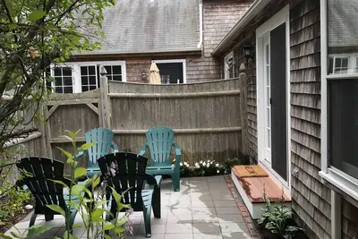 Image de Nouvelle annonce Suite privée attenante à la maison avec patio privé.