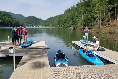 Image de Amusement Familial, quai privé à la maison de Sunny Lake Front Water Water Toys Service WiFi et cellulaire