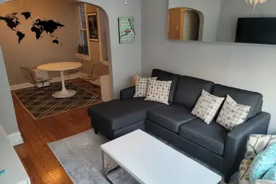 Image de Emplacement! Minutes au centre-ville! River West / Noble Square, Parking Gratuit & Blanchisserie