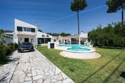 Image de AroeiraMIR - Villa avec piscine privée et jardin, Lisbonne South Bay [38274 / Al]