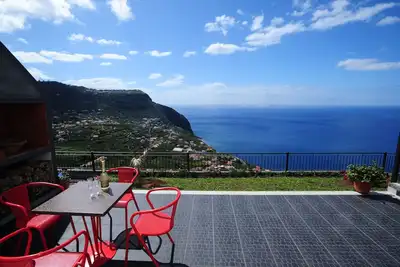 Image de Maison avec 2 chambres, peut accueillir jusqu'à 4 personnes et dispose des lits disponibles