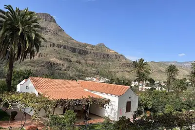 Image de Belle et Calme Maison Entre les Paumes Avec Champ de Fruits