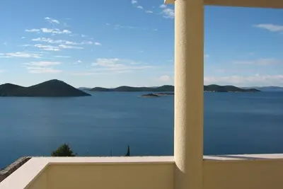 Image de Nouvel appartement moderne avec une magnifique vue mer sur la Méditerranée. grain. Îles