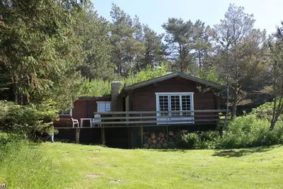 Image de Maison en bois rustique au milieu d'une belle forêt