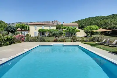 Image de Villa avec piscine chauffée et jacuzzi privé au coeur du Luberon - Provence