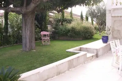 Image de Appartement en rez de jardin arborée + Piscine