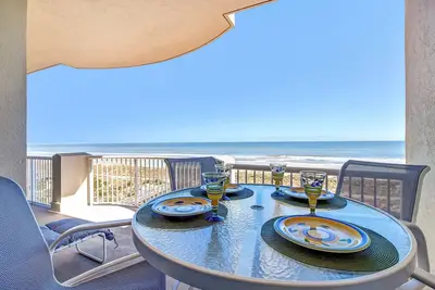 Image de Condominium de luxe récemment rénové à côté du Ritz Carlton