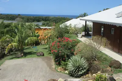 Image de villa \"Au bout du Rêve\" avec piscine, jardin, parking, dans un lotissement privé