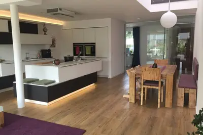 Image de Maison familiale privée de 150m² avec jardin, proche du centre pour 6 personnes