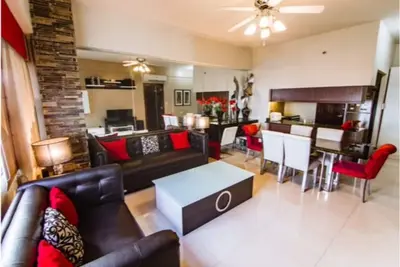 Image de Luxueux condo 2br / 2Baths au coeur de la ville.