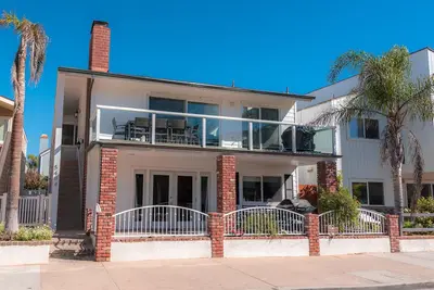 Image de Oceanaire Duplex de six chambres à quelques pas du sable avec Ac