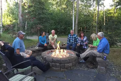 Image de Luxe 4-Br Home, état impeccable, emplacement pratique et service 5 *!