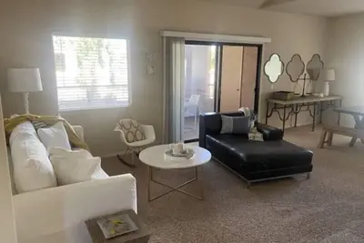 Image de Emplacement central de Scottsdale 2br / 1. 5Bath<br>Unité spacieuse au deuxième étage