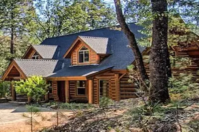 Image de Cabine élégante sur le lac Shasta avec piscine
