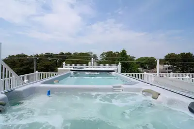 Image de Villa Memories avec vue imprenable sur l'océan, piscine sur le toit et bain à remous