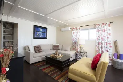 Image de Tout neuf! 3ème unité rénovée avec goût et goût!