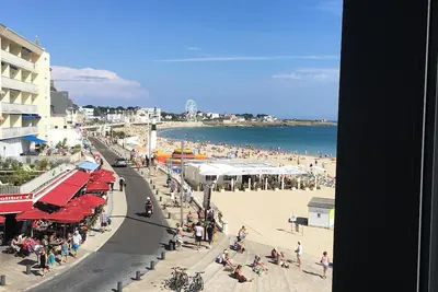 Vue mer, au bord de la grande plage