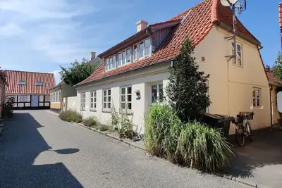 Image de Charmante maison de skipper avec patio idyllique et maison de plage directement sur la mer Baltique