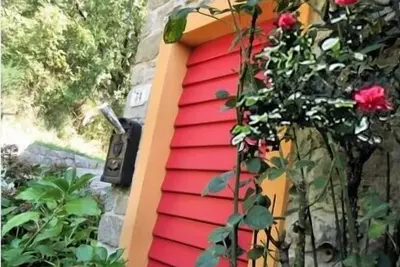 Image de Maison toscane typique dans les collines, dans un petit village médiéval