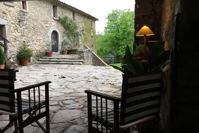 Besalu: Chalet - Girona