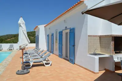 Image de Belle villa de style algarve restaurée, vue panoramique sur la mer, fabuleuse piscine à débordement
