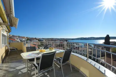 Image de Appartement Top 6 personnes, piscine, superbes vues sur la mer, luxe, emplacement idéal, 3 chambres