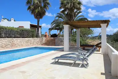 Image de Une villa idéale pour les couples et les familles, piscine fermée et WiFi, barbecue et vue panoramique