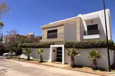 Image de Superbe villa avec piscine privée chauffée sans vis a vis et salle de sport.