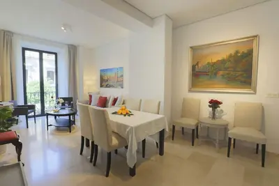 Image de Appartement Neuf et luxueux:Parking gratuit. Emplacement parfait. Climatisation