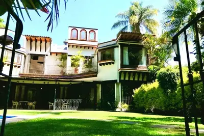 Image de Belle villa mexicaine conçue sur mesure dans la ville du printemps éternel,