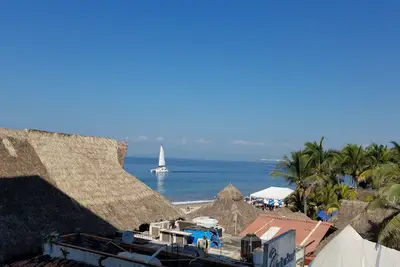 Image de Sur la plage, vue sur la mer, à distance de marche de Malecon 2 bdrm / 2 unités de bain à louer
