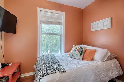 Image de Centre-ville, petit loft accueillant / 2 personnes / À pied du 6e St-Acl-Sxsw-Boutiques
