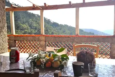 Grande maison, Côte d'Azur, 10 mn de la plage dans un petit village pittoresque
