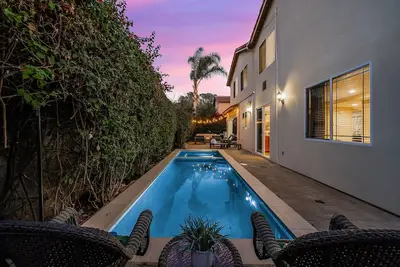 Image de Maison \/ Spa \/ Lits King-Size Modernes et Luxueux Par Universal Studios, Hollywood, La'S Best!
