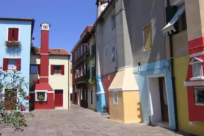 Image de charmante maison de vacances dans le centre historique à quelques mètres de la mer