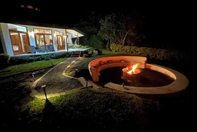 Image de ** RÉNOVÉ 10/17 ** Vues sur le lac dans la communauté excisée fermée