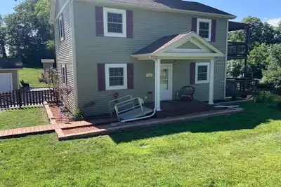 Image de Riverfront Home avec de belles vues sur la rivière Tippecanoe à Winamac, Indiana