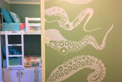 Image de Vue sur la mer sereine: prise de réservations pour le printemps / été!