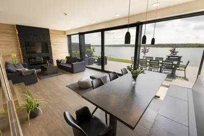 Image de Maison de rêve sur le lac, plage privée, sauna, cheminée, bain à remous, balcon, près de Leipzig