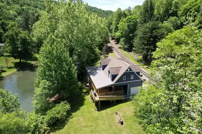 Image de Buckhannon rivière chalet où votre famille peut faire des souvenirs qui dureront pour toujours.