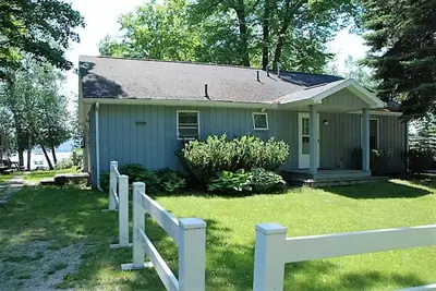 Image de Belle Big Platte Lake Waterfront Rental Home