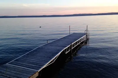Image de Belle ronde lac St Patricks Bay Cottage.